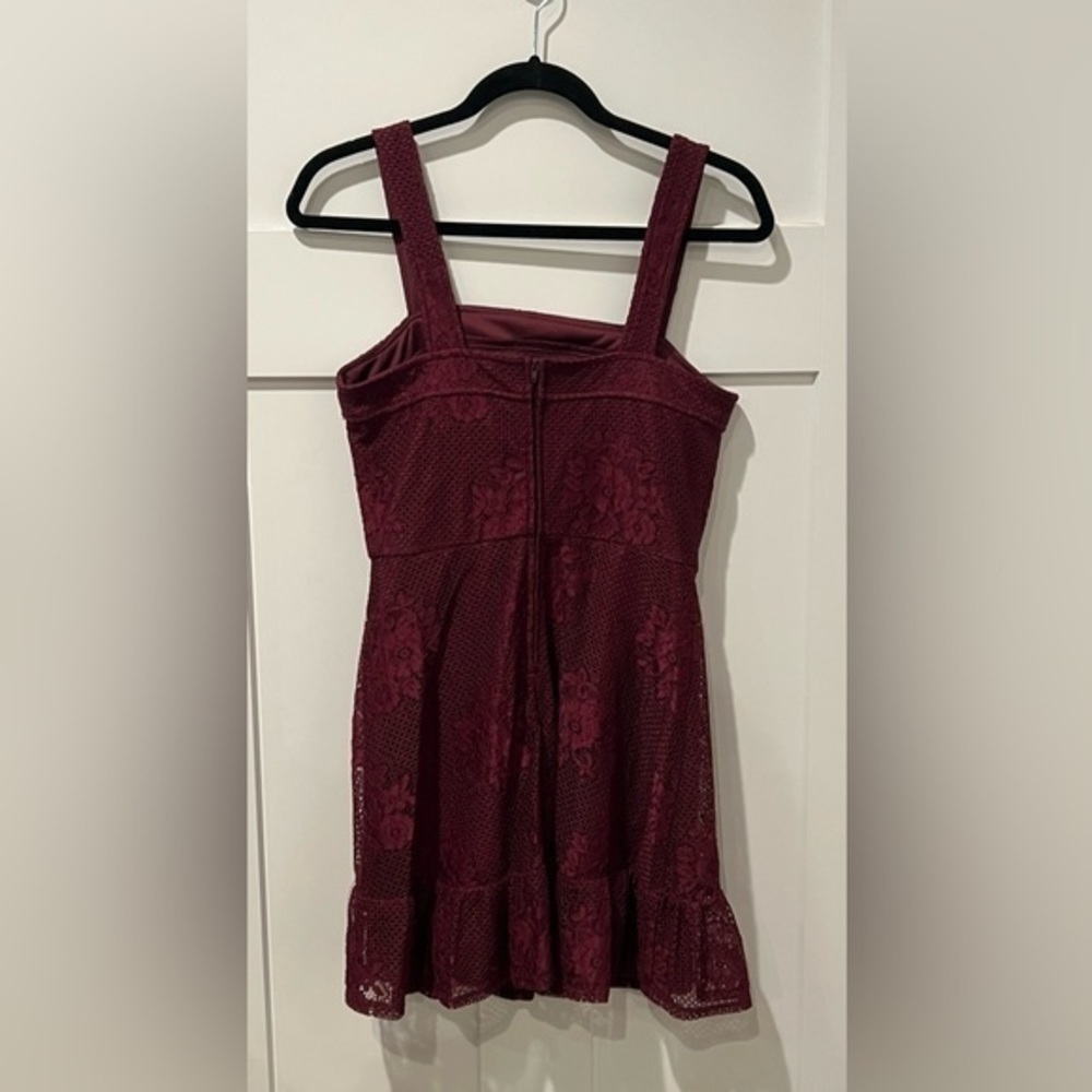 Red lace dress - Picture 2 of 4